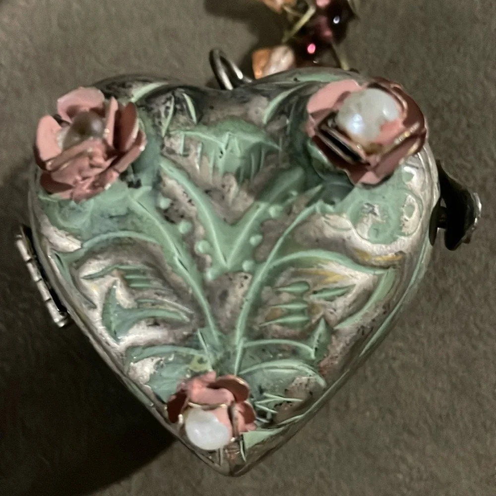 Vintage silvertone trinket heart box